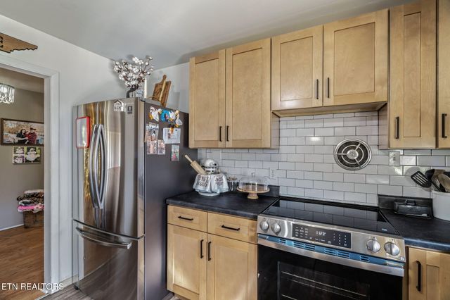 500 Crestview Drive, Lenoir City, TN 37772