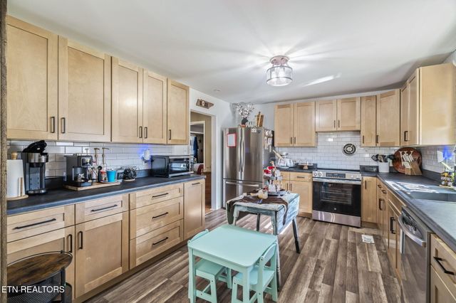 500 Crestview Drive, Lenoir City, TN 37772