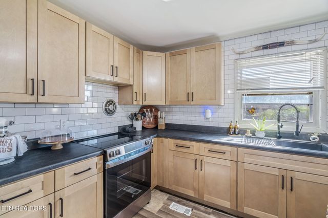 500 Crestview Drive, Lenoir City, TN 37772