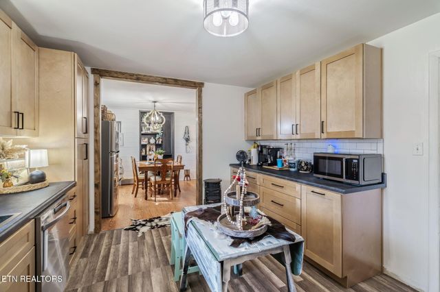 500 Crestview Drive, Lenoir City, TN 37772