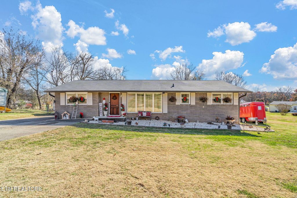 500 Crestview Drive, Lenoir City, TN 37772