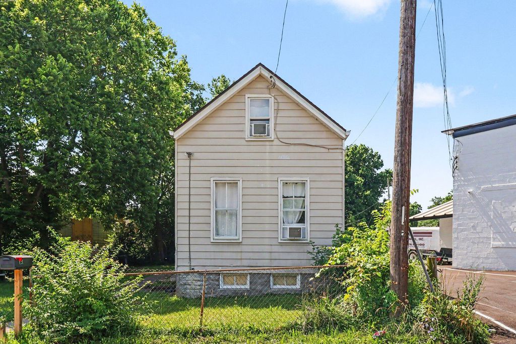121 E 32nd Street, Latonia, KY 41015