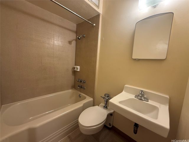 952 Ahana Street 290, Honolulu, HI 96814