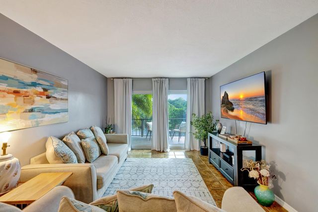 3004 NE 5th Terrace 208-c, Wilton Manors, FL 33334