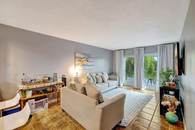 3004 NE 5th Terrace 208-c, Wilton Manors, FL 33334