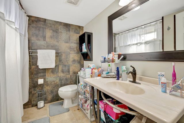 3004 NE 5th Terrace 208-c, Wilton Manors, FL 33334