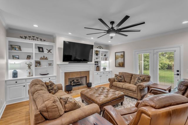 6421 Yeatman Ln, Columbia, TN 38401