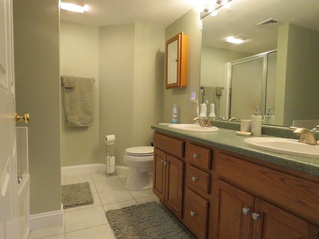 5 Mission Rd 107, Chelmsford, MA 01863