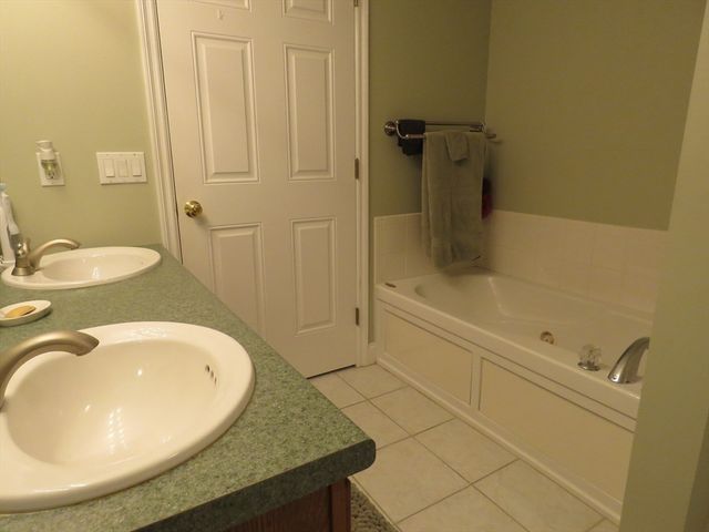 5 Mission Rd 107, Chelmsford, MA 01863