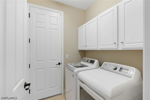 28627 Derry CT, Bonita Springs, FL 34135