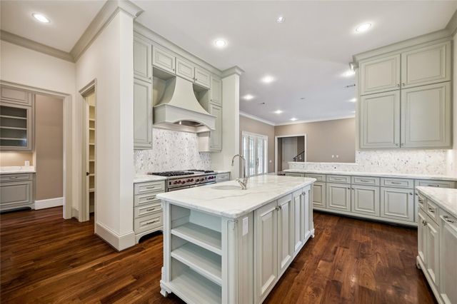 4005 Piping Rock Lane, Houston, TX 77027