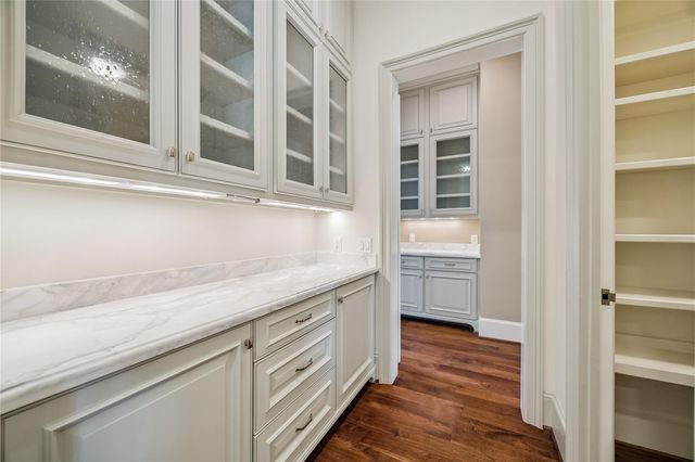 4005 Piping Rock Lane, Houston, TX 77027