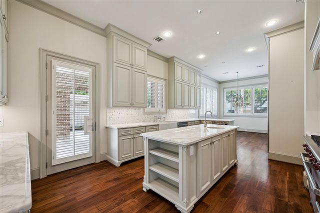 4005 Piping Rock Lane, Houston, TX 77027