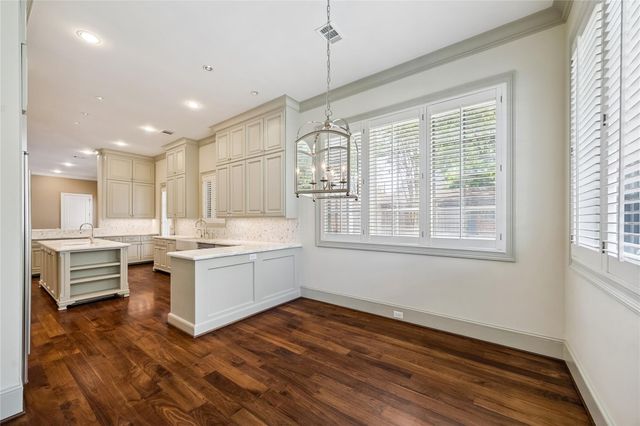 4005 Piping Rock Lane, Houston, TX 77027