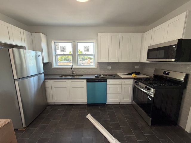 8041 Kilpatrick Avenue 3, Skokie, IL 60076
