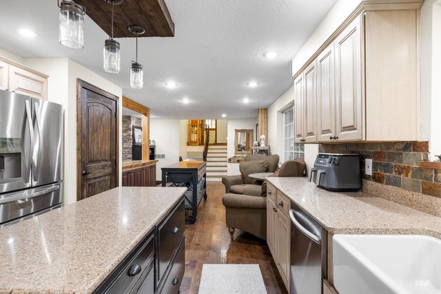 1160 W Hialeah Circle, Eagle, ID 83616