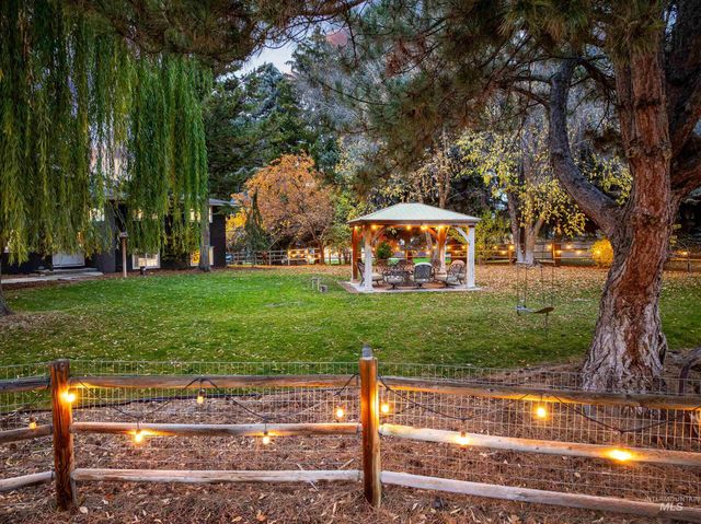 1160 W Hialeah Circle, Eagle, ID 83616