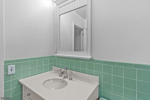 31 Ridge Ct, Cedar Grove Twp., NJ 07009