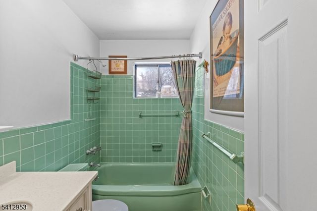 31 Ridge Ct, Cedar Grove Twp., NJ 07009