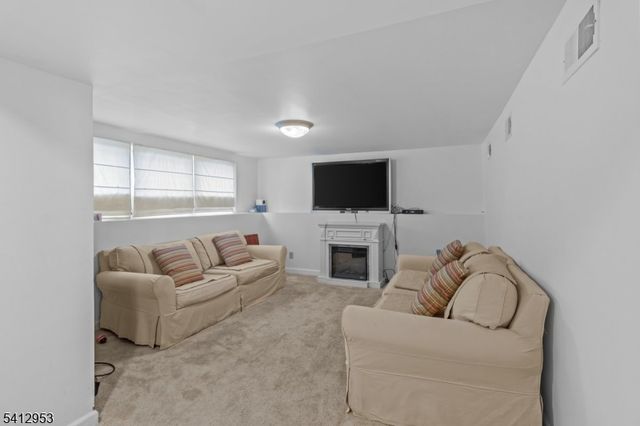 31 Ridge Ct, Cedar Grove Twp., NJ 07009