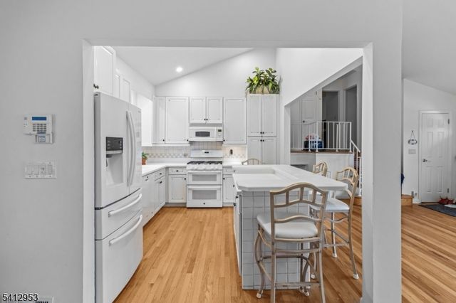 31 Ridge Ct, Cedar Grove Twp., NJ 07009