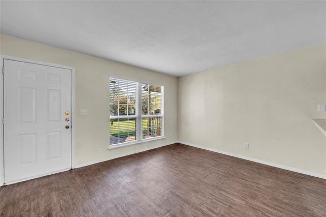 108 Hillside CV B, Elgin, TX 78621