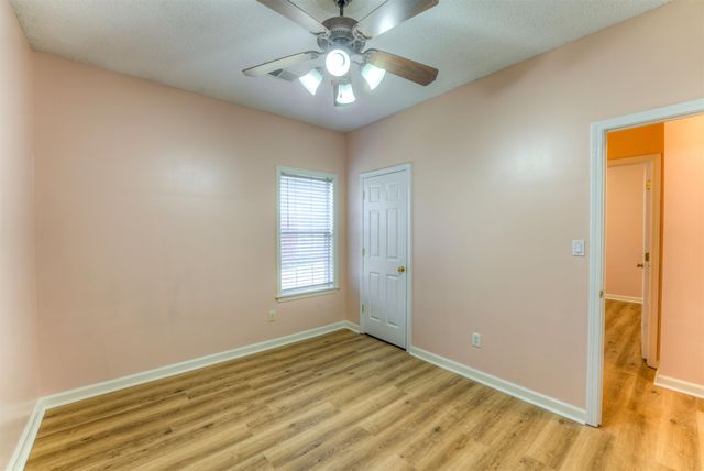 2715 BENDING ELM DR, Memphis, TN 38016