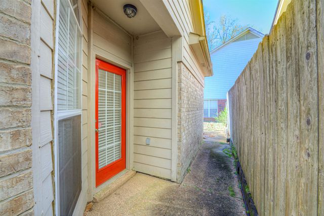 2715 BENDING ELM DR, Memphis, TN 38016