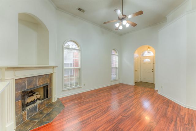 2715 BENDING ELM DR, Memphis, TN 38016