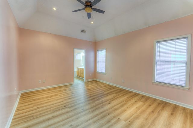 2715 BENDING ELM DR, Memphis, TN 38016