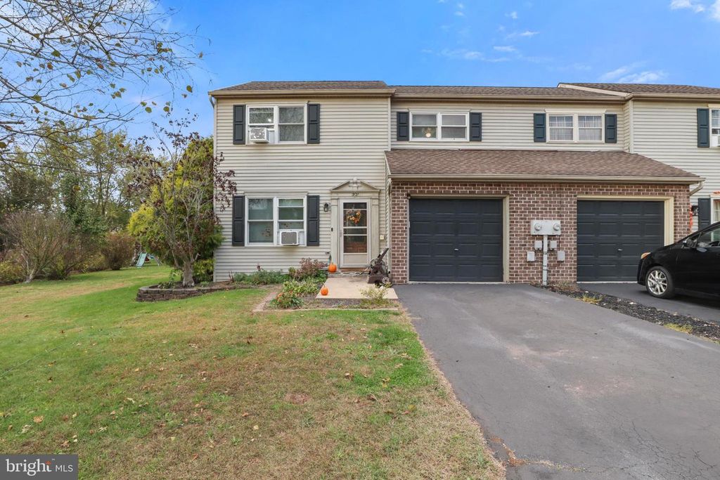 3121 LONG MEADOW DR #37A, Dover, PA 17315