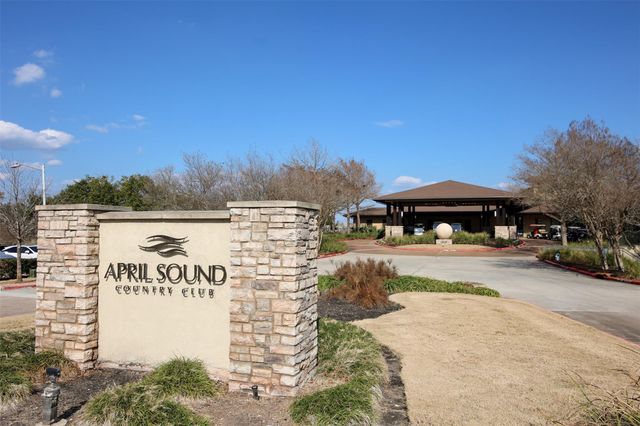 108 Harbour Town Drive, Conroe, TX 77356