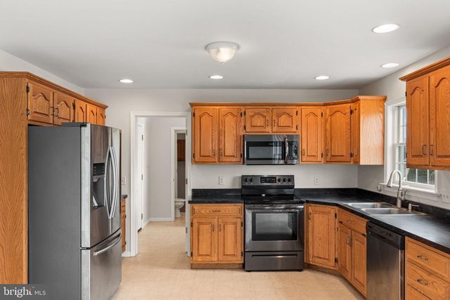 10 VISTA DR, Fredericksburg, PA 17026