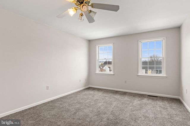 10 VISTA DR, Fredericksburg, PA 17026