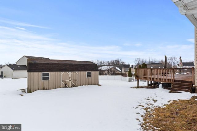 10 VISTA DR, Fredericksburg, PA 17026