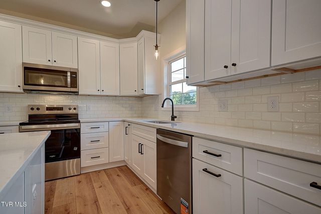 1803 Brook Hollow Road, Johnson City, TN 37604
