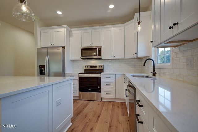 1803 Brook Hollow Road, Johnson City, TN 37604