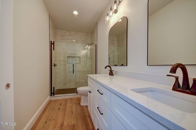 1803 Brook Hollow Road, Johnson City, TN 37604