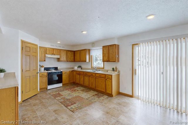 10582 E 80th Street, Reed City, MI 49677