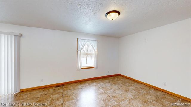 10582 E 80th Street, Reed City, MI 49677