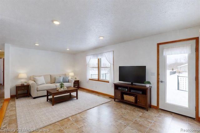 10582 E 80th Street, Reed City, MI 49677