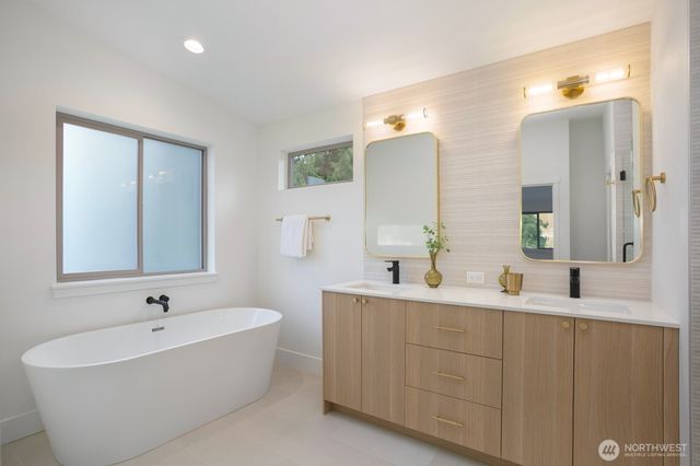 10183 NE 112th Place, Kirkland, WA 98033