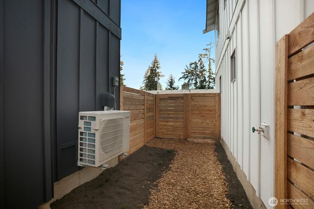 10183 NE 112th Place, Kirkland, WA 98033