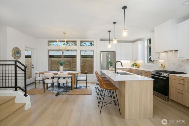 10183 NE 112th Place, Kirkland, WA 98033