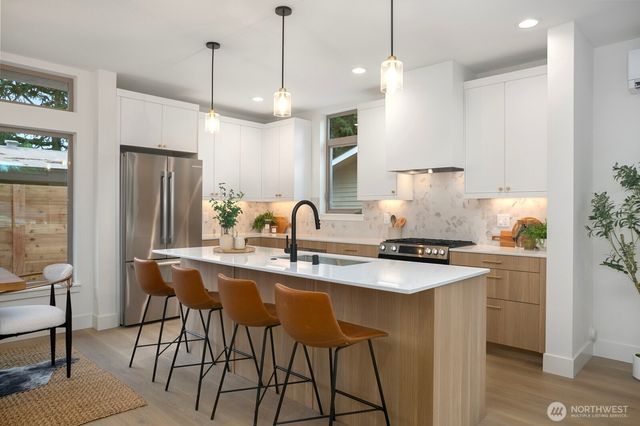 10183 NE 112th Place, Kirkland, WA 98033