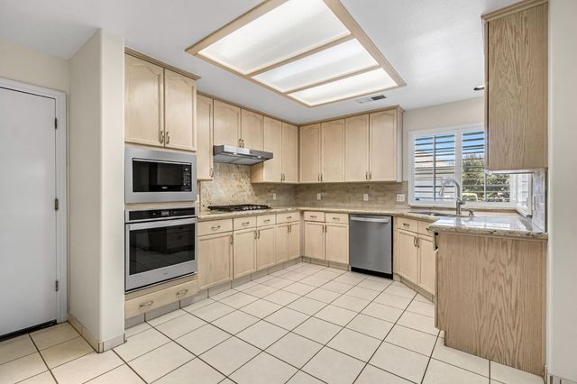 3003 W Wellington Lane, Fresno, CA 93711
