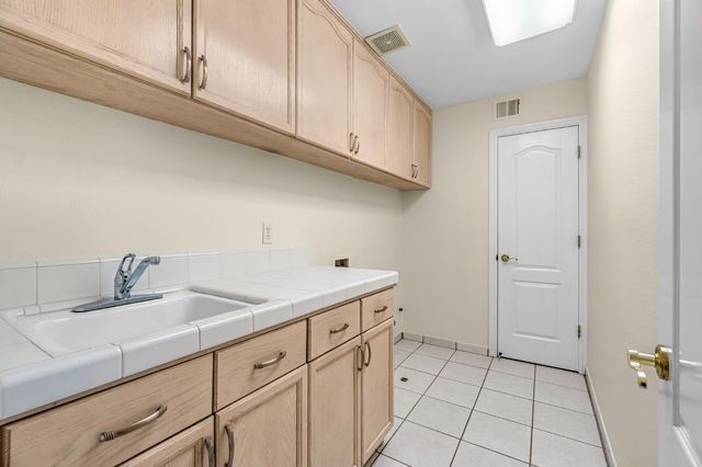 3003 W Wellington Lane, Fresno, CA 93711