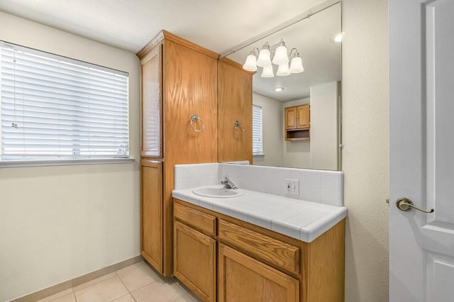 3003 W Wellington Lane, Fresno, CA 93711