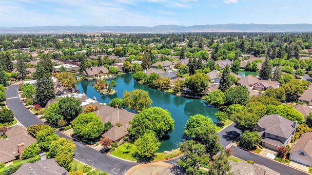 3003 W Wellington Lane, Fresno, CA 93711