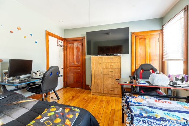 20 Pleasant Street, Windsor Locks, CT 06096